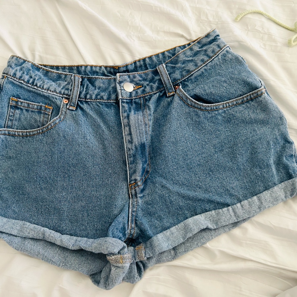 SHEIN X Virginia SHEIN SXY Letter Patched Roll Up Hem Denim Shorts